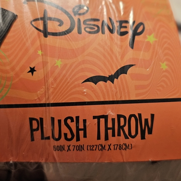 ***SOLD***Retro Halloween mickey and Minnie 50 x 70 plush Disney throw. - Picture 2 of 3